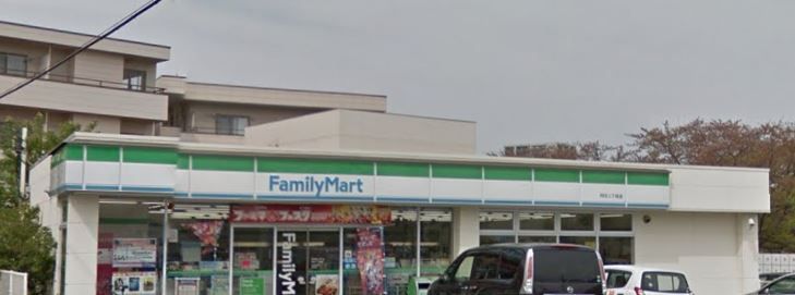 近くのファミリーマート 円行二丁目店まで242m（徒歩4分）