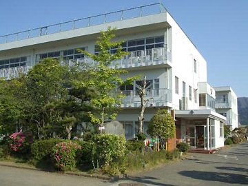 近くの秦野市立渋沢小学校まで1,134m(徒歩15分)