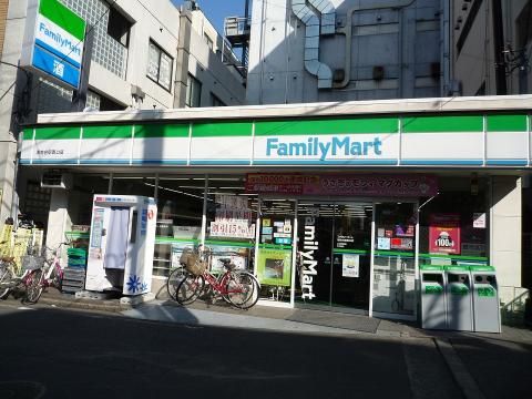 近くのファミリーマート 湘南台駅東口店まで216m（徒歩3分）