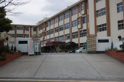 近くの香椎東小学校まで800m（徒歩10分）