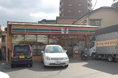 近くのセブイレブンまで100m（徒歩2分）