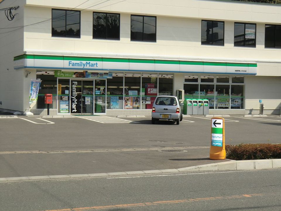 近くのファミリーマート筑紫野原田七丁目店まで255m（徒歩4分）