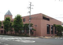 近くの東区図書館まで1,593m（徒歩20分）