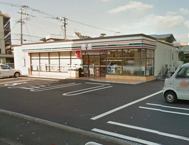 近くのセブンイレブン塩原3丁目店まで750m（徒歩10分）