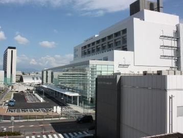 近くの福岡大学病院まで2,400m（徒歩30分）