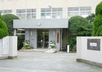 近くの香椎第二中学校まで932m(徒歩12分)
