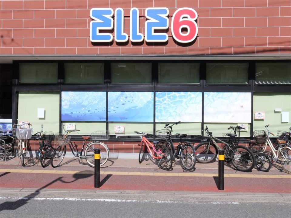 近くのELLE6（エルロク） 六本松店まで360m（徒歩5分）