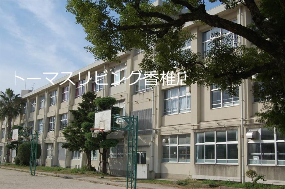 近くの福岡市立和白丘中学校まで1,557m(徒歩20分)