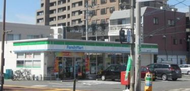 近くのファミリーマート福岡片江店まで150m（徒歩2分）