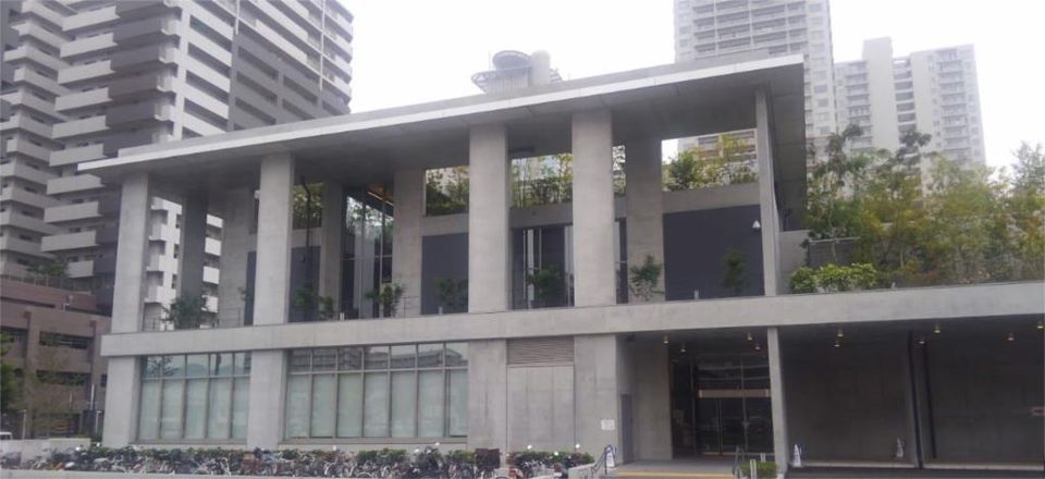 近くのNAMIKI SQUARE(なみきスクエア)まで626m(徒歩8分)