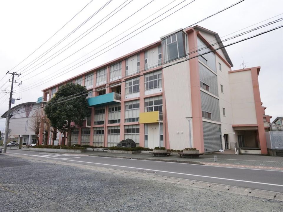 近くの日立市立駒王中学校まで772m(徒歩10分)