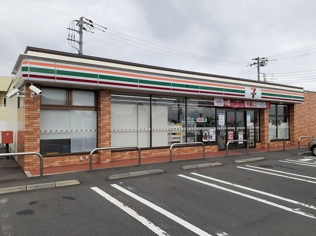 近くのセブンイレブン日立東町4丁目店まで1,300m（徒歩17分）