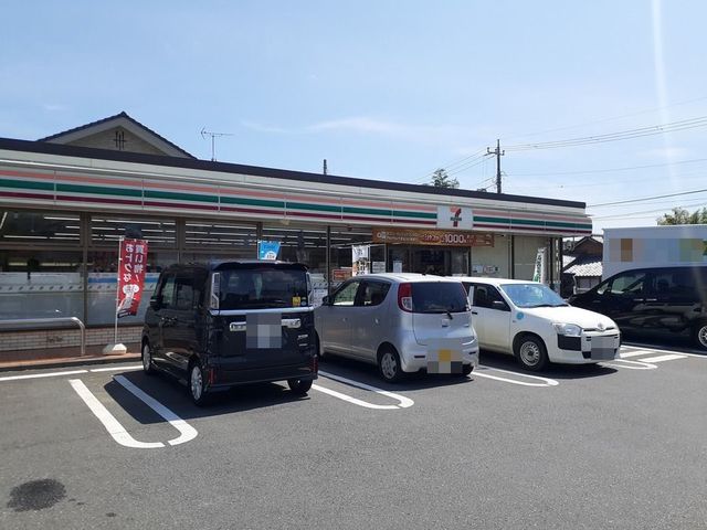 近くのセブンイレブン日立日高店まで700m(徒歩9分)