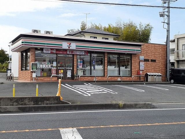 近くのセブンイレブン日立本宮店まで1,000m(徒歩13分)