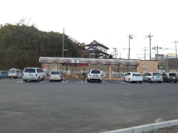 近くのセブンイレブン 日立港前店まで608m（徒歩8分）