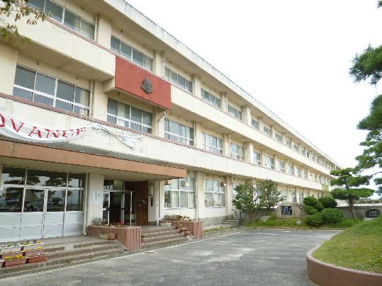 近くの日立市立松風中学校まで957m（徒歩12分）
