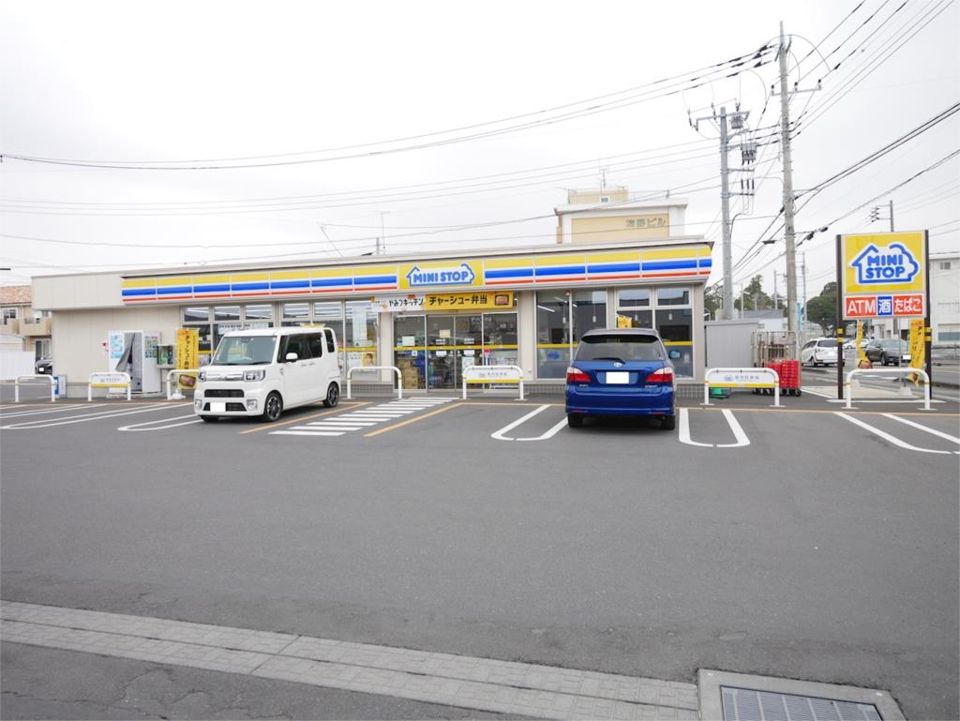 近くのミニストップ　日立諏訪店まで472m（徒歩6分）