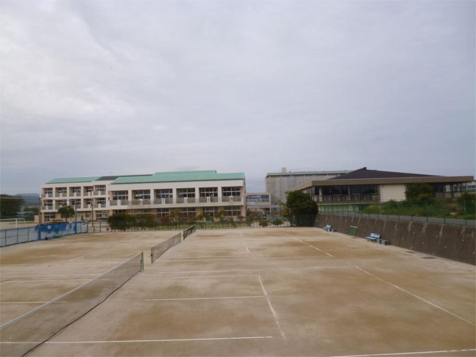 近くの日立市立泉丘中学校まで1,740m（徒歩22分）