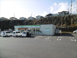 近くのファミリーマート 日立滑川二丁目店まで350m（徒歩5分）