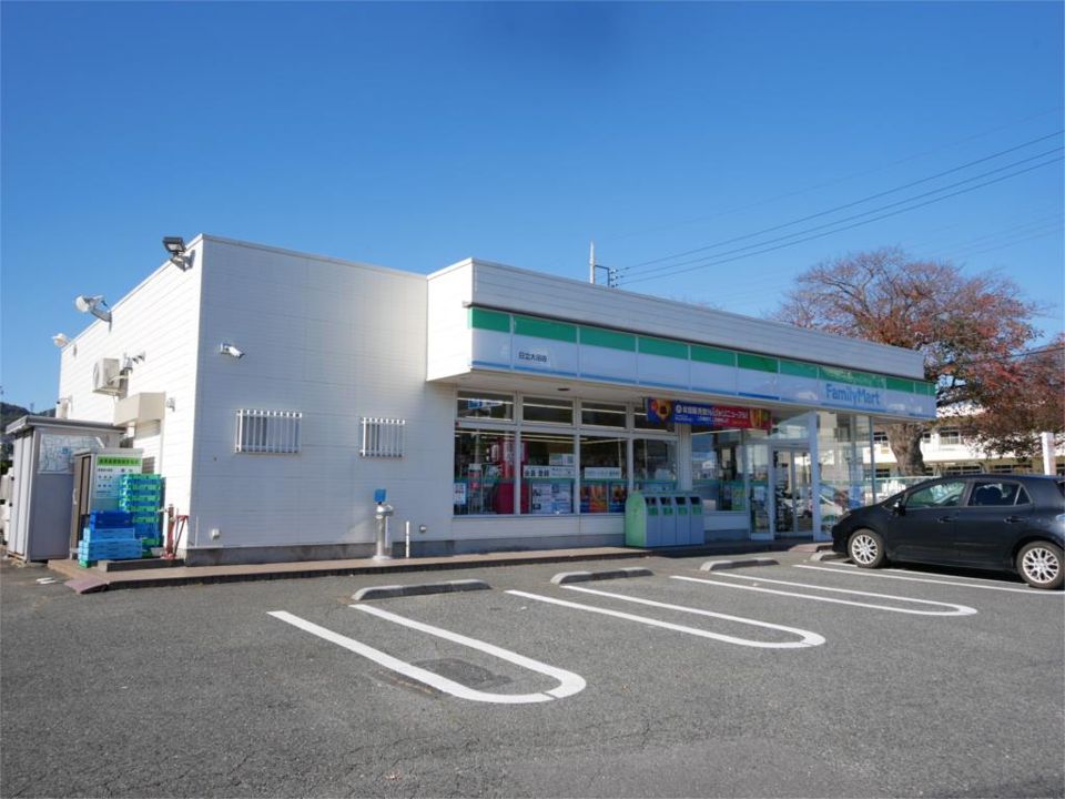 近くのファミリーマート 日立大沼店まで320m(徒歩4分)
