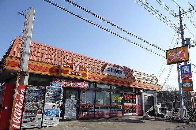 近くのヤマザキショップ二軒茶屋店まで290m（徒歩4分）