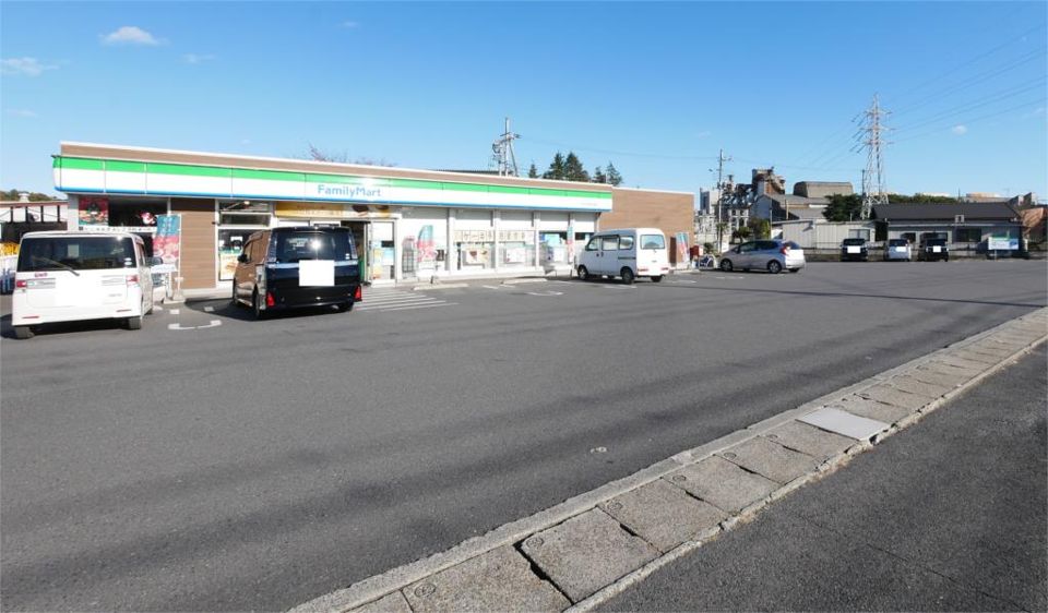 近くのファミリーマート 日立川尻四丁目店まで878m（徒歩11分）