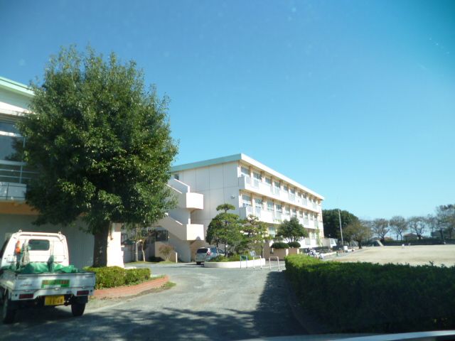 近くの日立市立大沼小学校まで400m（徒歩5分）
