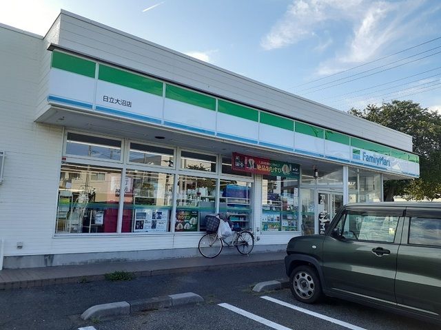 近くのファミリーマート日立東金沢店まで550m(徒歩7分)