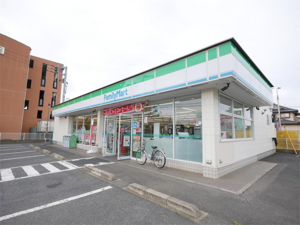 近くのファミリーマート 東海白方店まで105m（徒歩2分）