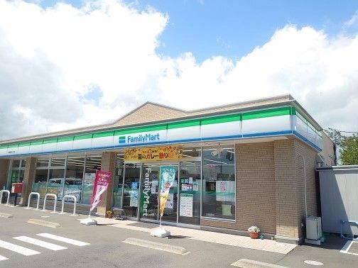 近くのファミマ 東海駅東三丁目まで600m(徒歩8分)