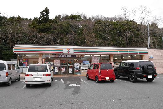 近くのセブンイレブン 日立市民運動公園前店まで501m（徒歩7分）
