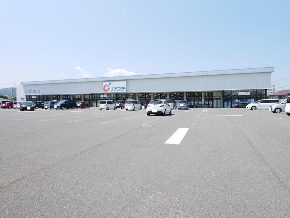 近くのカワチ薬品 鮎川店まで526m（徒歩7分）