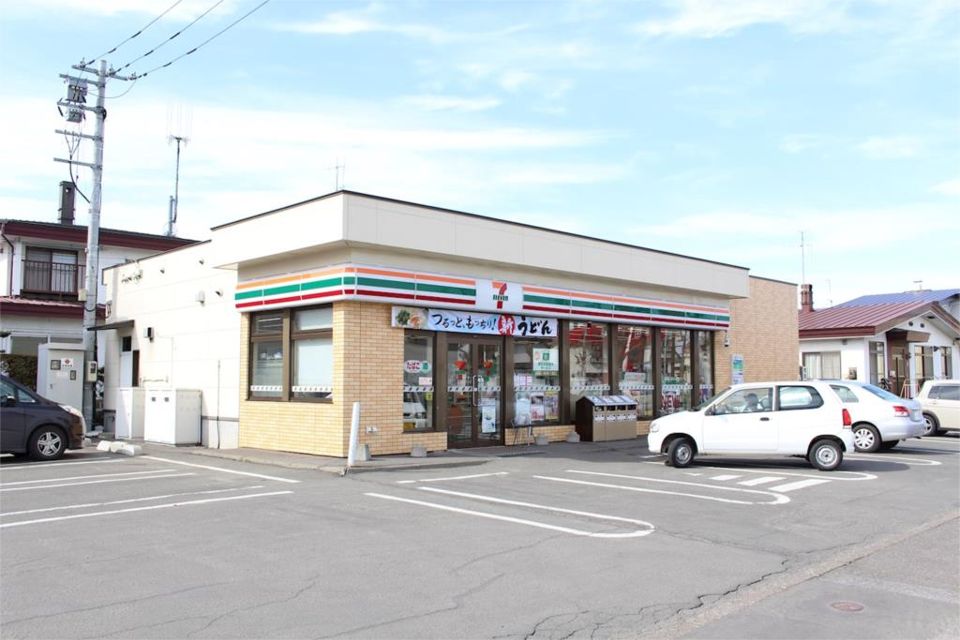近くのセブンイレブン 北見桜町店まで413m（徒歩6分）