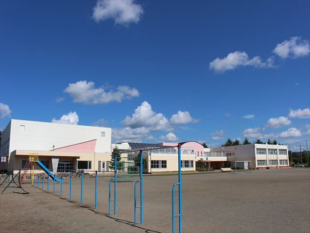 近くの北見市立小泉小学校まで1,322m(徒歩17分)