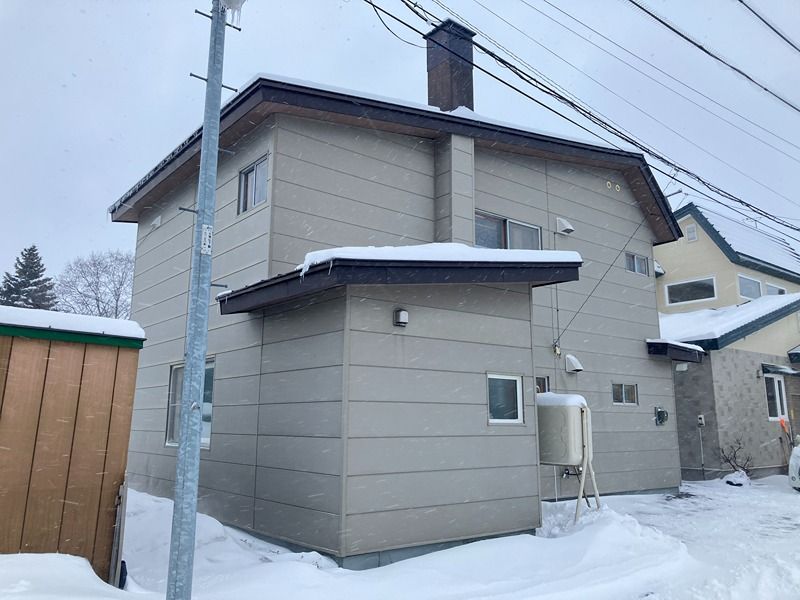 近くの北見市立高栄中学校まで1,697m（徒歩22分）