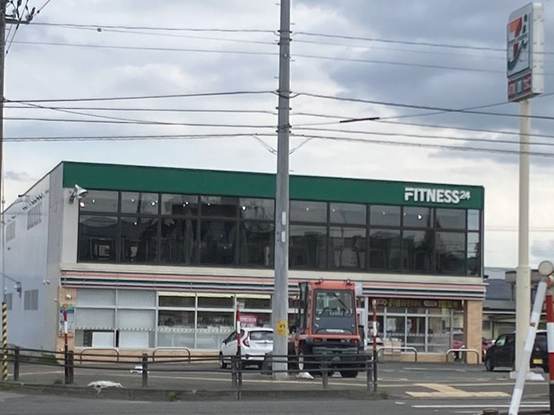 近くのセブンイレブン 北見幸町店まで264m（徒歩4分）