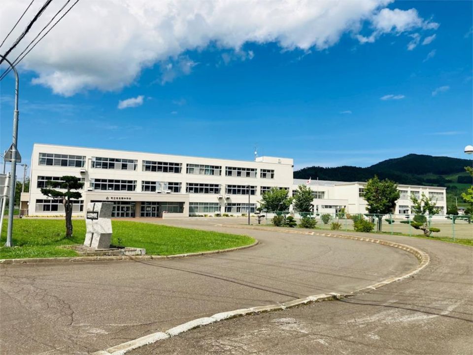 近くの佐呂間町立佐呂間中学校まで862m(徒歩11分)