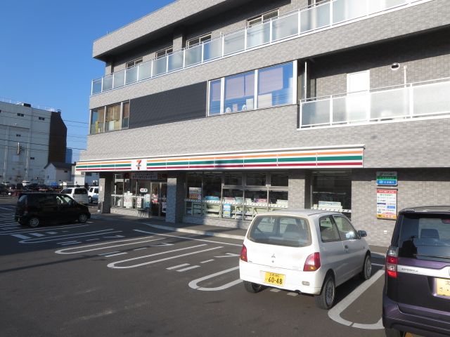 近くのセブンイレブン 北見北四条店まで628m（徒歩8分）