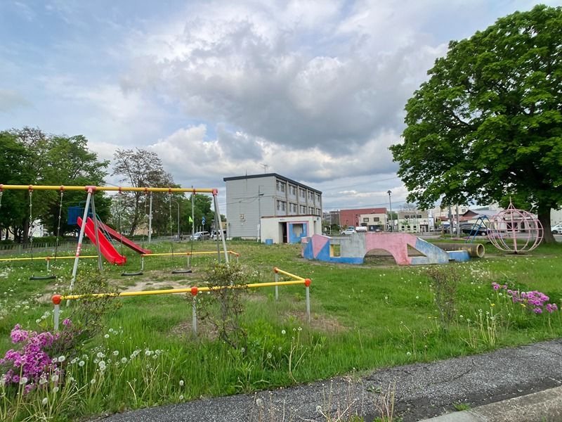 近くの本町第1公園まで290m（徒歩4分）