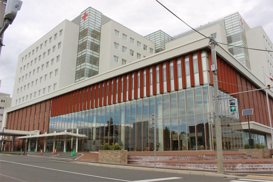 近くの日本赤十字社北見赤十字病院まで440m（徒歩6分）