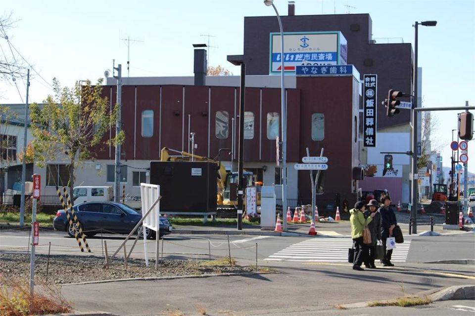 近くのやなぎ歯科まで128m（徒歩2分）