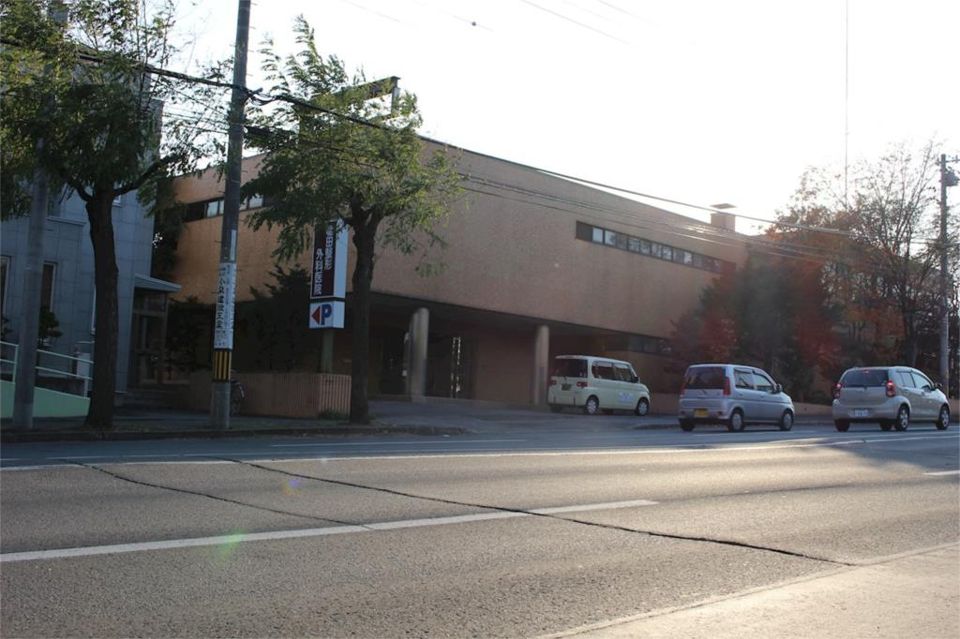 近くの稲田整形外科医院まで852m(徒歩11分)