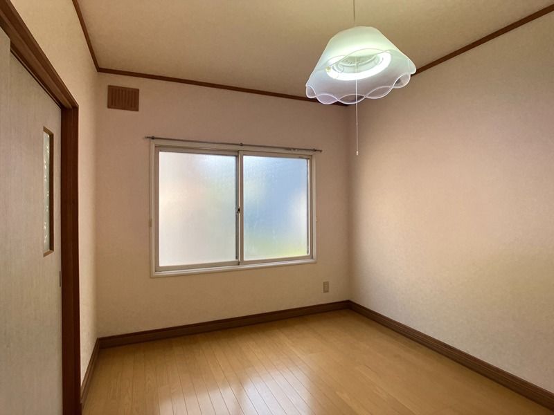 近くの北見市立北中学校まで951m（徒歩12分）