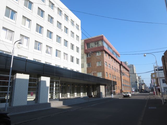近くの小林病院まで413m（徒歩6分）