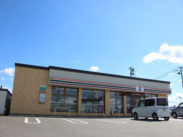 近くのセブンイレブン 北見東10号線店まで581m（徒歩8分）