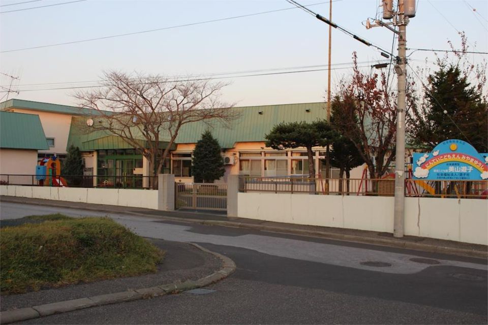 近くの美山遊子小規模保育園まで829m（徒歩11分）