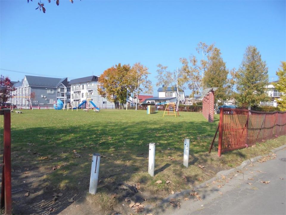 近くのかしわ公園まで245m（徒歩4分）