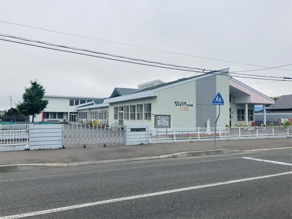 近くの認定こども園留辺蘂マリア幼稚園まで1,102m（徒歩14分）