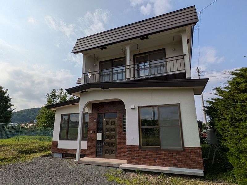 近くの北見市立美山小学校まで602m(徒歩8分)