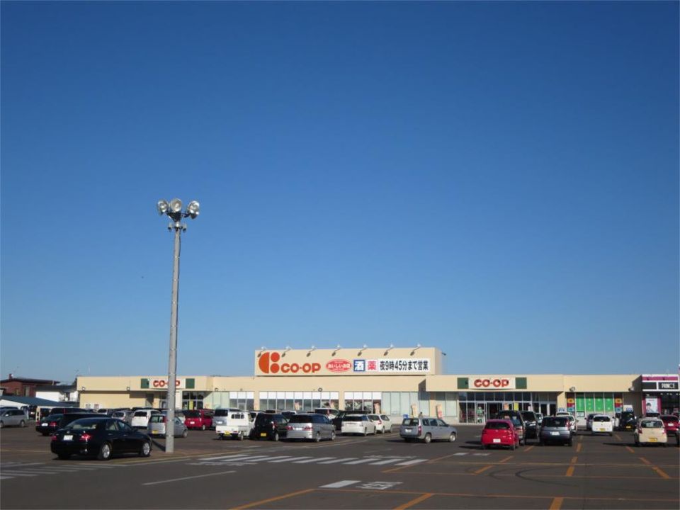 近くのコープさっぽろ みわ店まで628m（徒歩8分）